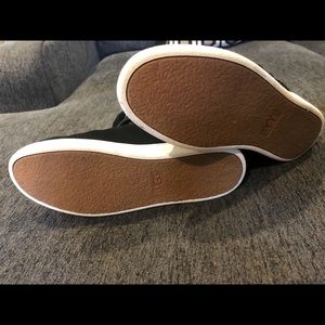 Ugg’s Women’s Classic Mika Sneakers 6.5